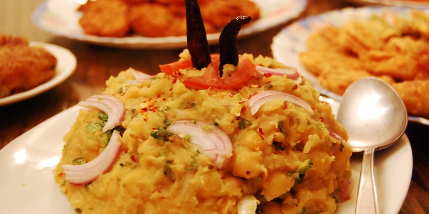 This chaat offers a variety of flavours all in one bite, a go-to snack for locals as well as tourists