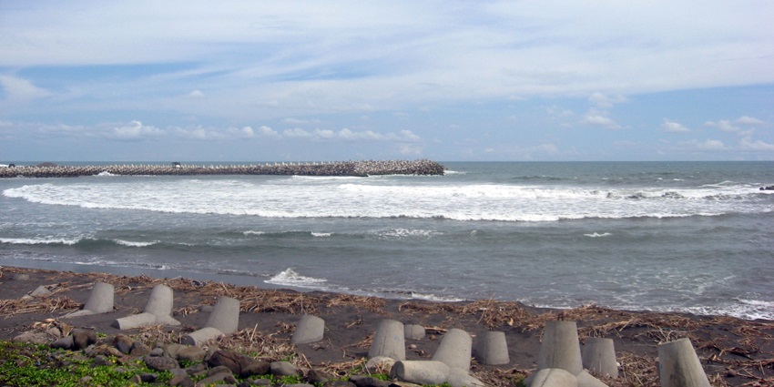 Glagah Beach is one of the most relaxing beaches near Yogyakarta for travellers to visit.