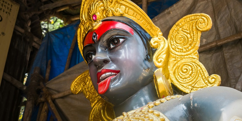 Seeking blessings of the Goddess Bhadrakali is one of the best things to do here.