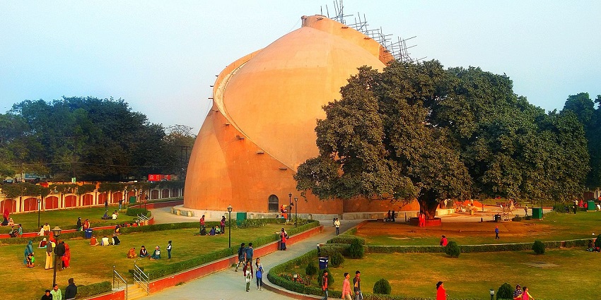 Golghar, a tourist spot located near Gandhi Maidan, offers some scenic panoramic views.