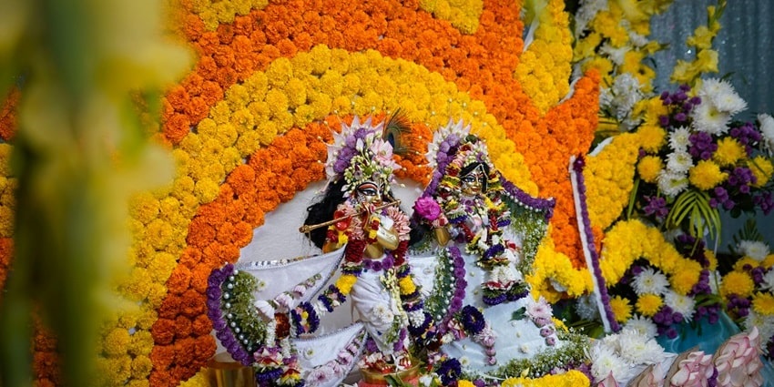 Golok Dham is yet one of the most popular temples in Dwarka Delhi that you must visit.