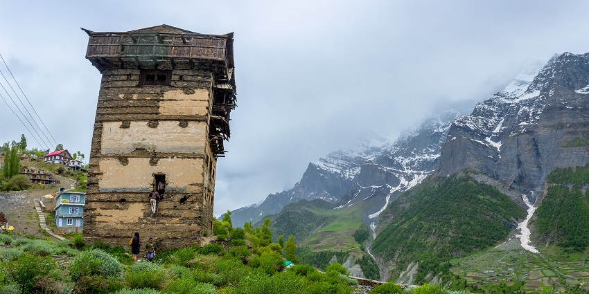 Gondhla Fort is one of the most amazing places to visit around Shashur Monastery.