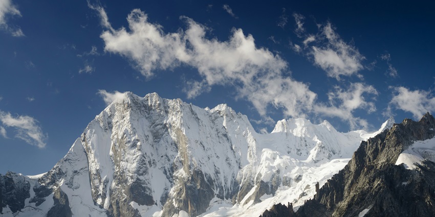 Gorichеn Peak is thе highеst mountain in Arunachal Pradеsh offering scenic views.