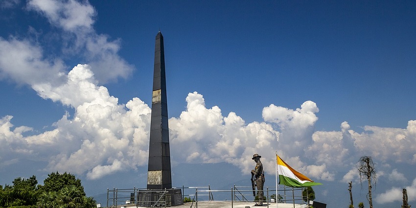 Witness the exhibits of the wars at Gorkha War Memorial, one of Darjeeling's Museums
