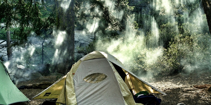 An image of tents at Grahan, a place known for mesmerising views of Parvati Valley.