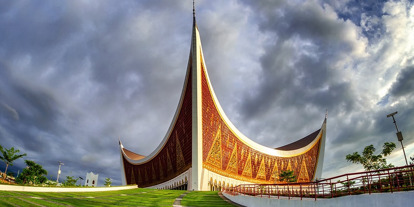 The Grand Mosque of West Sumatra is one of the most stunning mosques in Indonesia.