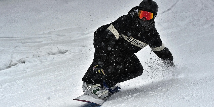 Visit Aru Valley in winter and take part in activities like skiing and snowboarding