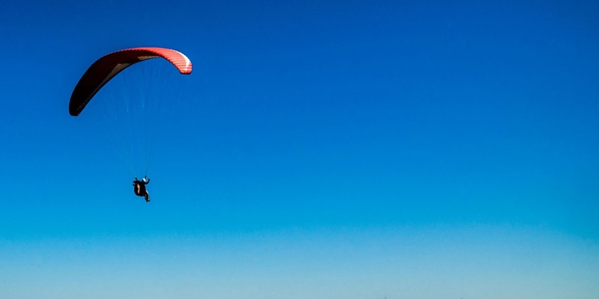 Gulmarg paragliding, providing exhilarating flights with stunning views of rolling hills.