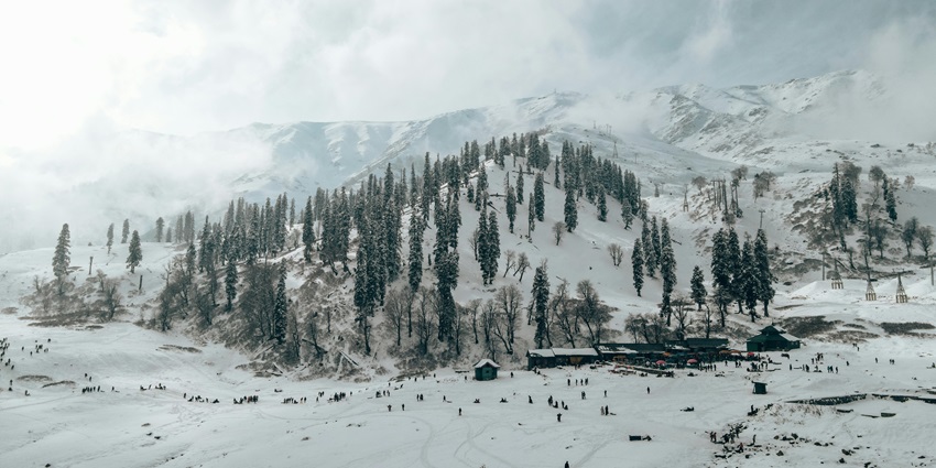 Kongdori in Gulmarg during winter view covered in snow - best places for camping in Gulmarg