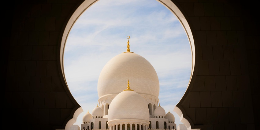 A glimpse of the iconic Guraidhoo Ziyaarai Mosque, one of the top Maldives mosques.