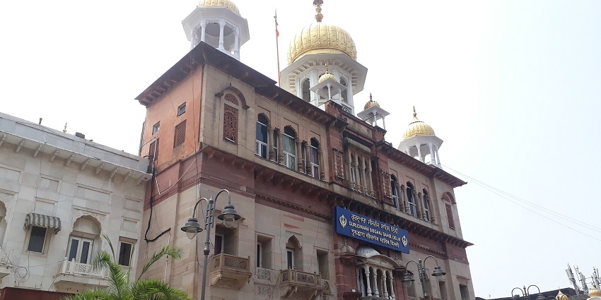 Pay your respects at the Gurdwara Sis Ganj Sahib in Chandni Chowk that is an auspicious shrine