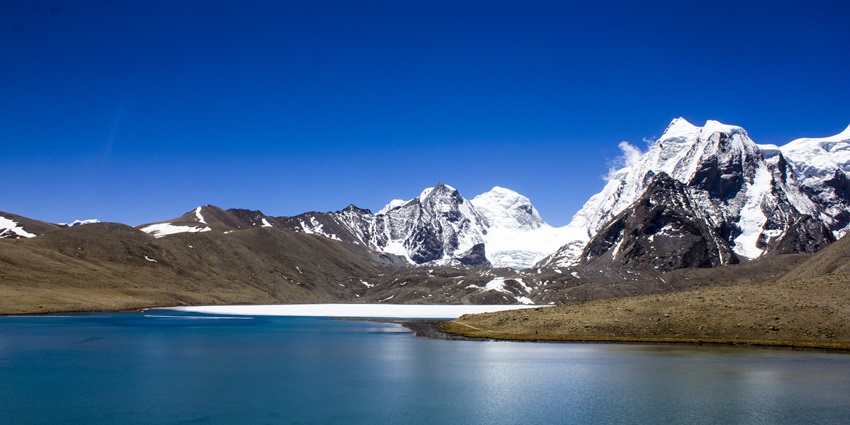 Gurudongmar Lake can be visited by getting a Protected Area Permit from the authorities.
