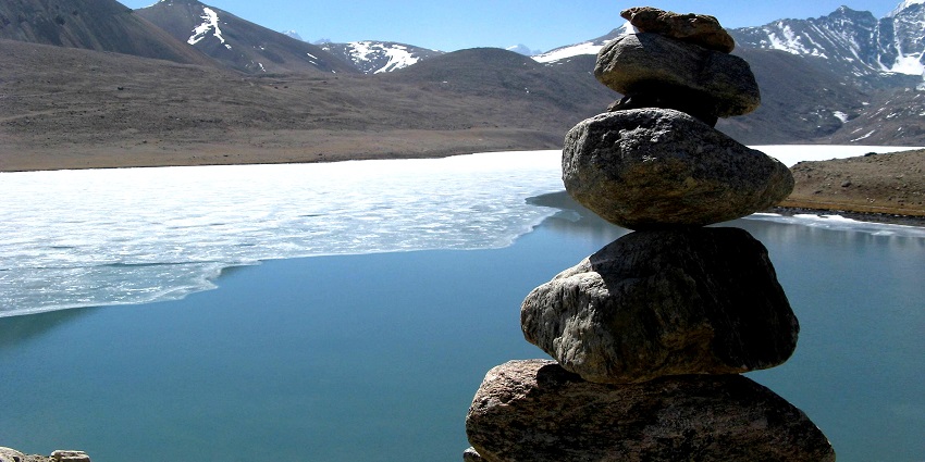 Gurudongmar Lake offers gorgeous views of the Kanchenjunga and Mount Siniolchu.