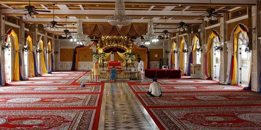 Gurudwara Shri Guru Singh Sabha is yet another place to visit near Mahakoshal Art Gallery.