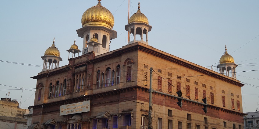 Historic Gurudwara sis ganj sahib in the Old delhi near the Jama masjid, Delhi