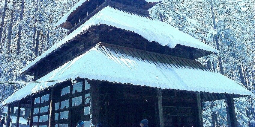 A picture of a snow-covered temple in Manali hill station near the Tibetan Monastery