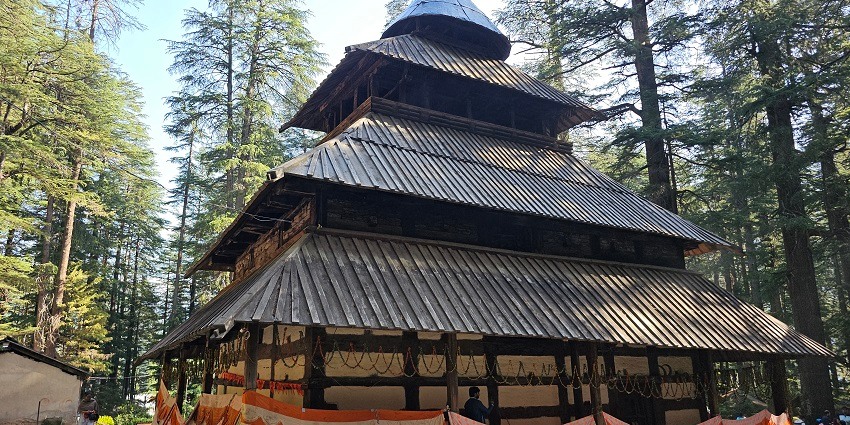 A scenic view of Hadimba Temple, a spiritual place to explore near Rahala Waterfalls.