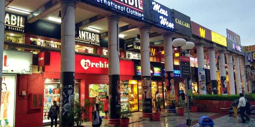 This shopping complex offers a more modern aspects of shopping with hubs and restaurants