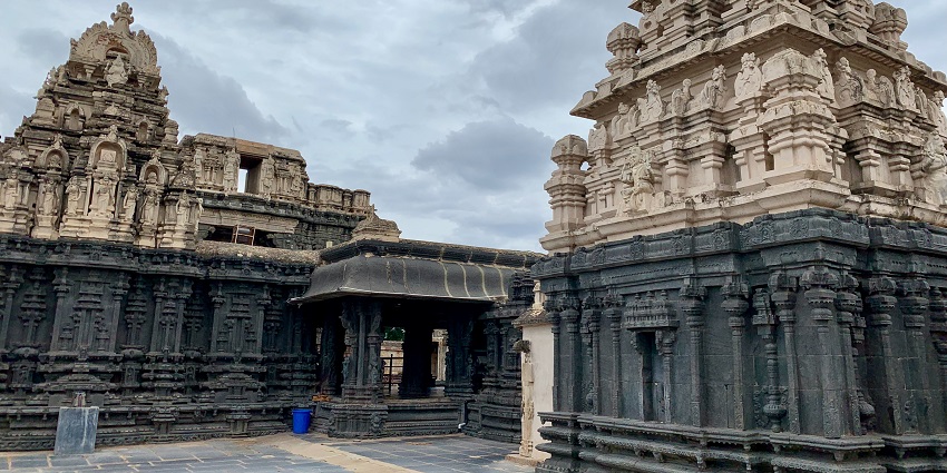 Devotees should visit the Mantralayam temple in the winter months as the weather makes the darshan pleasant