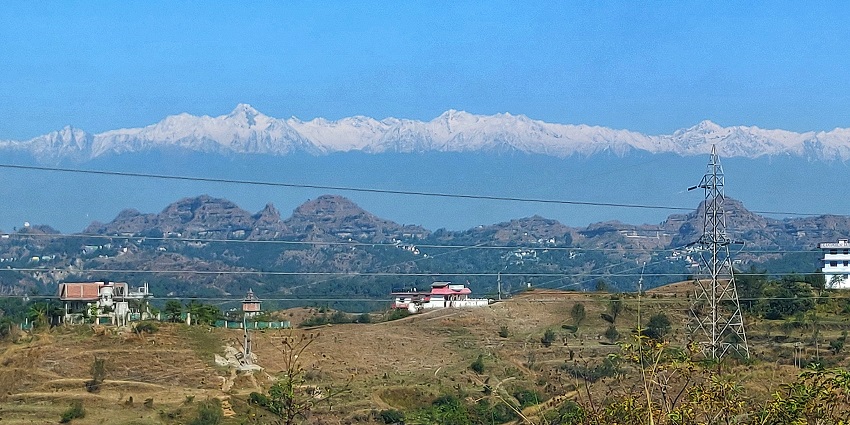 Hamirpur, a beautiful district in Himachal Pradesh, houses Sujanpur Tira Fort.