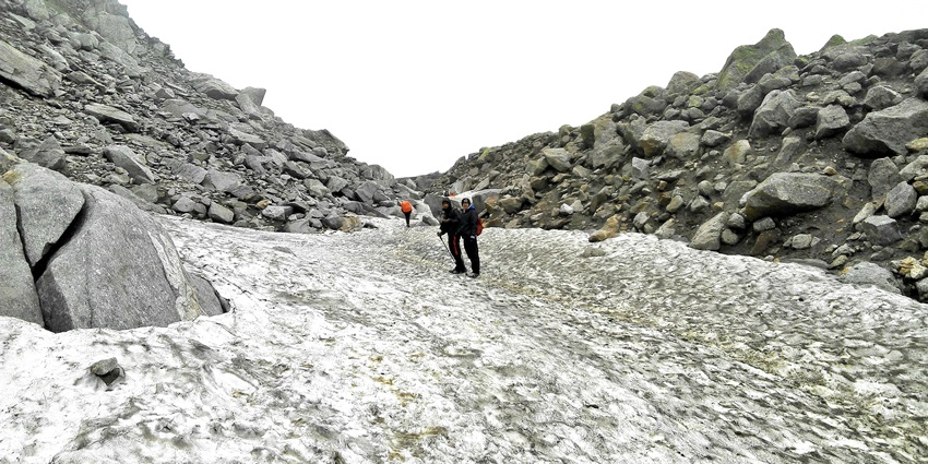 Trekking to the Hampta pass is an is one of the most thrilling thing to do in Manali in Decemeber