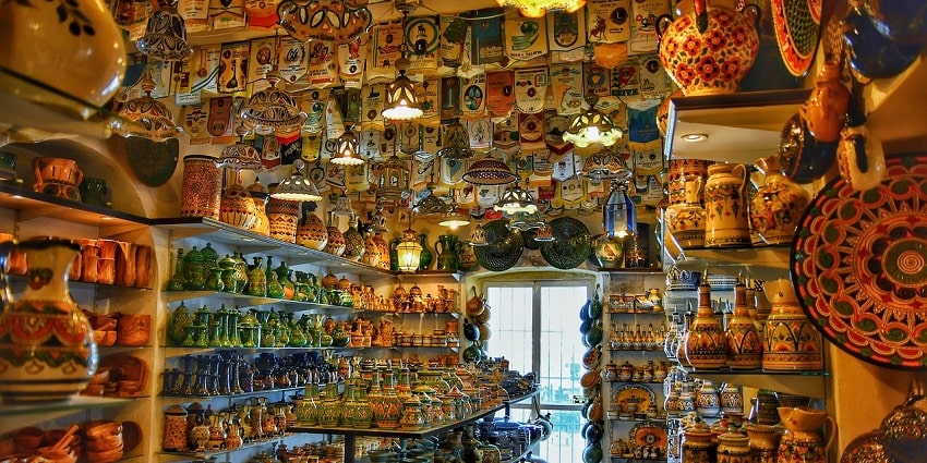Beautiful image of a shop which sells porcelain handicraft products and Antiques