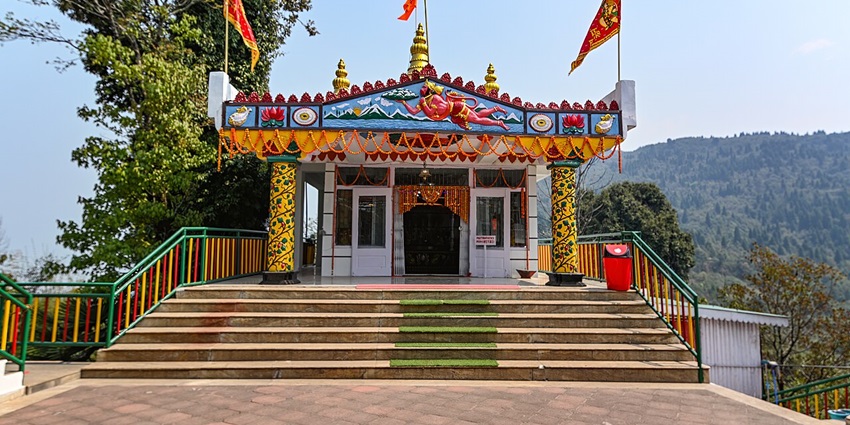 Hanuman Tok is a scenic hilltop Hanuman temple in Gangtok offering panoramic Himalayan views.