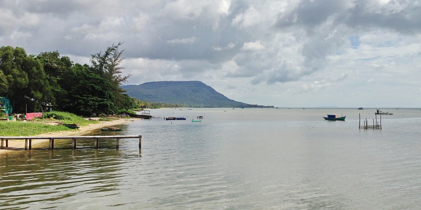 Bai Xep beach in Phu Quoc with golden sands and crystal clear water.