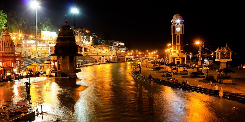 Har Ki Pauri houses the majestic Ganga Arti for all devotees who visit Haridwar.