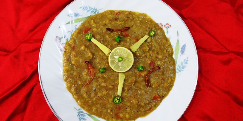 Harees, a traditional Emirati dish, is a must-try famous street food in Dubai city.