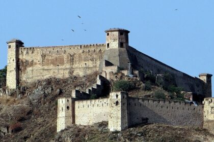 Explore the scenic beauty and grandeur of the famous Hari Parbat Fort in Jammu and Kashmir