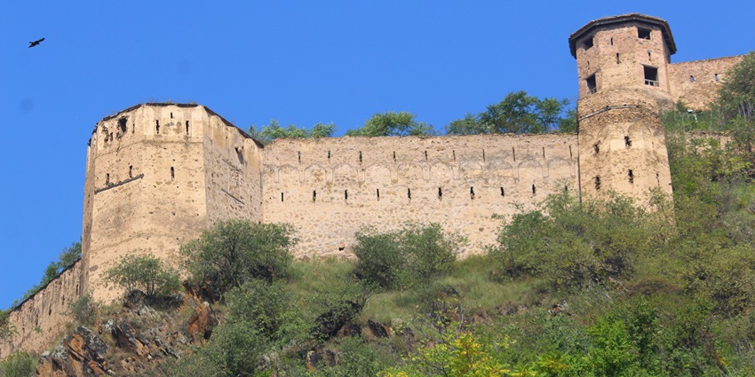 Srinagar’s Hari Parbat Fort perched atop a hill overlooking the valley below