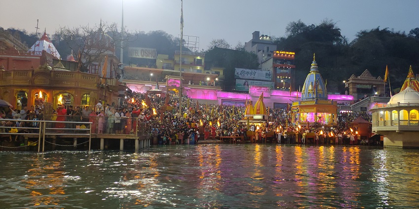A picture showing the proceedings of the spiritual Ganga Aarti in Haridwar
