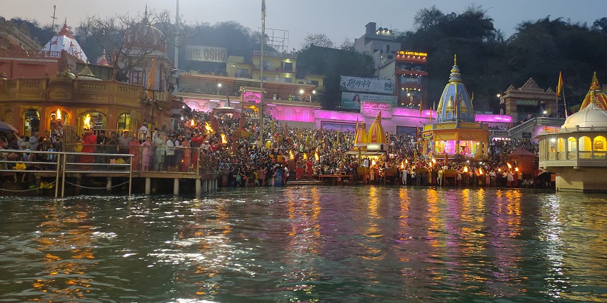 A picture showing the proceedings of the spiritual Ganga Aarti in Haridwar