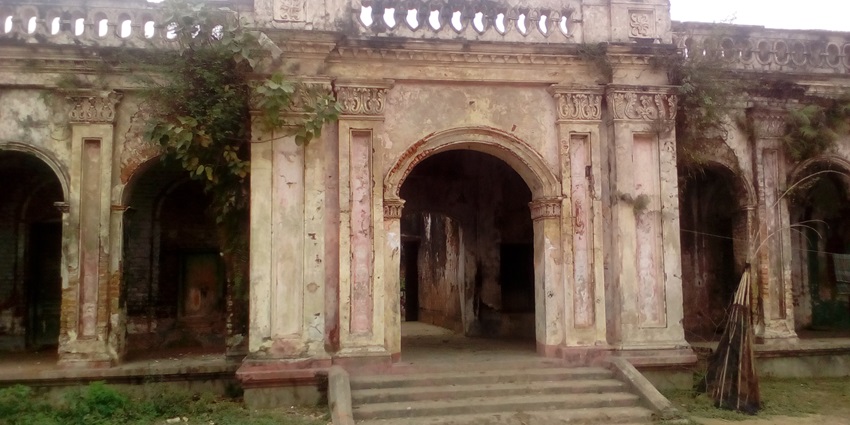 Image of a fort main gate - Haripur Fort one of the best places to visit in Kangra