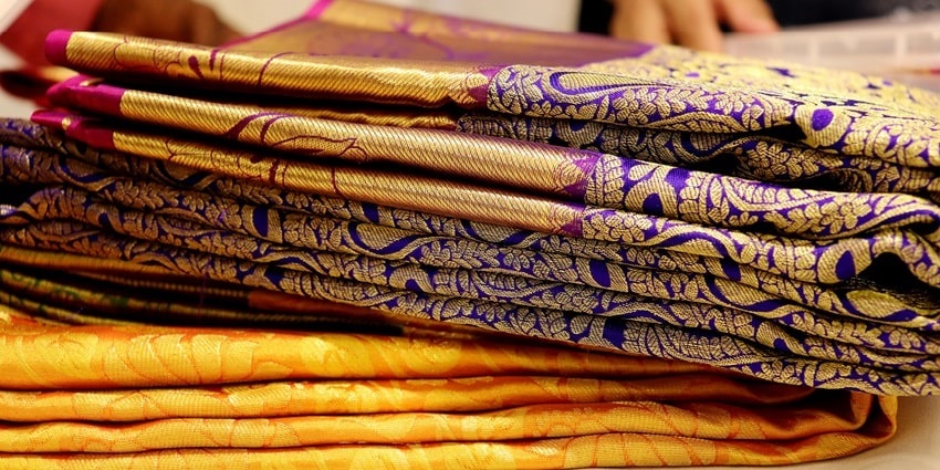 Hathwa Market is widely known for the charming traditional items like silk sarees.