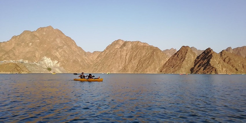 The best part about Hatta Dam is that even children can enjoy the water activity here.