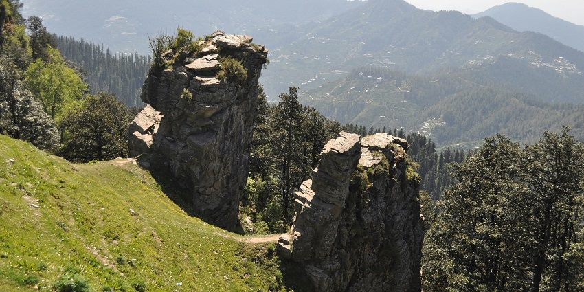 An enchanting vista of Hatu Peak decked with lush green vegetation and tall peaks.