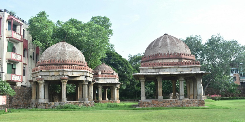 Hauz Khas Village is one of the best places to visit in Delhi with family at night.