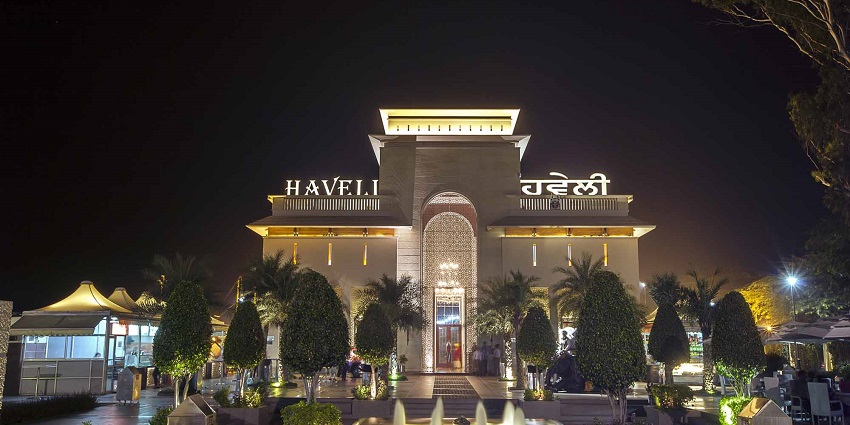 Popular dhabas like Haweli offer a variety of North Indian dishes in Murthal for great dine-in experiences.