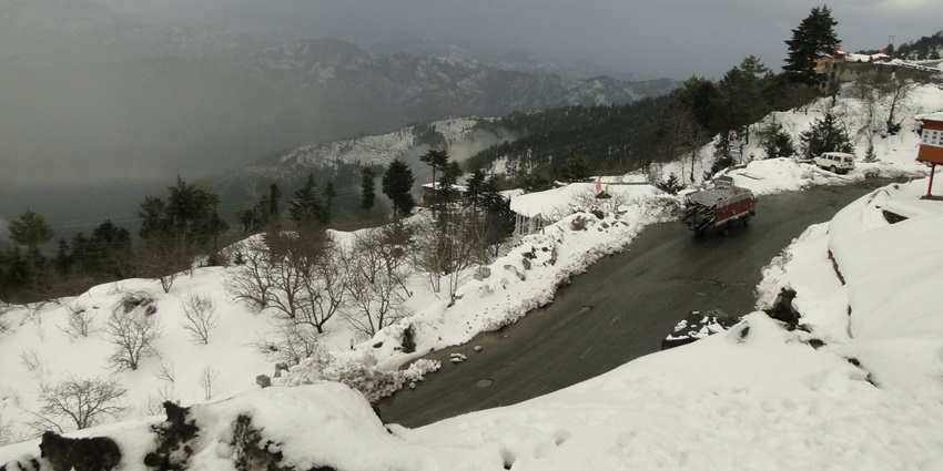 Add witnessing the snowy mountains of Kufri onto your list of things to do in Shimla in December