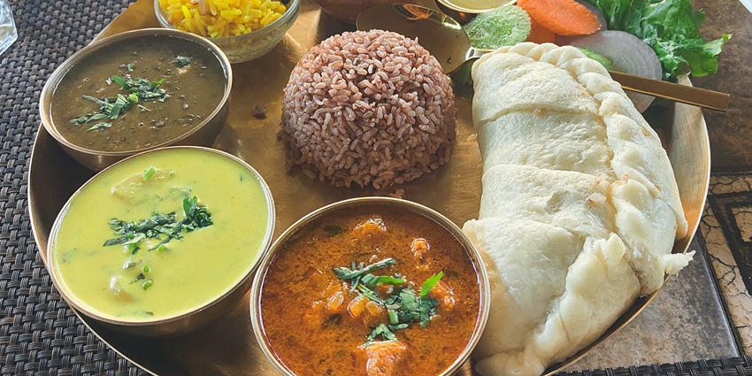 Delve into the culinary delights served at the restaurants near this park