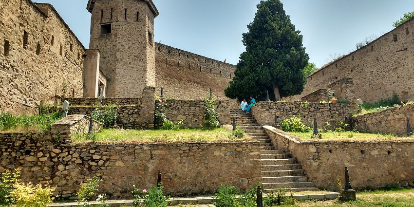 Chingus Fort had great significance, especially during the time of the Mughal Dynasty.