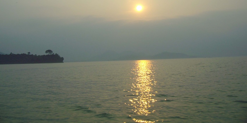 A picturesque view of the sun casting its shadow on the shimmering waters of Ho Coc.