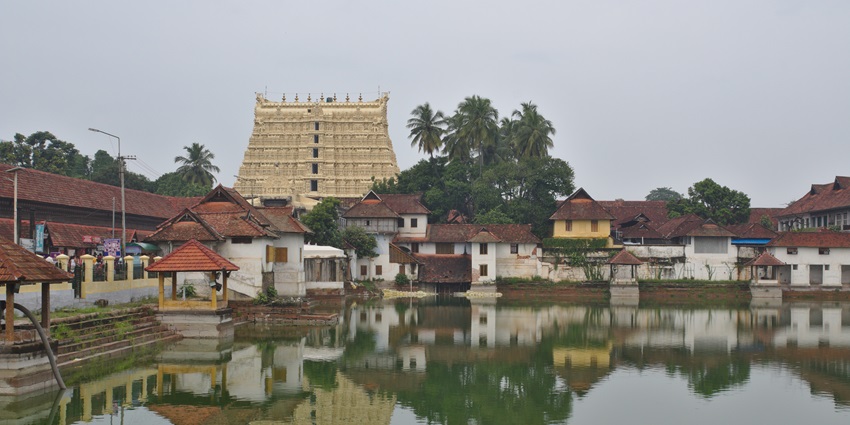 As you visit the famous temple, do not forget to take a holy dip in its lake after prayer.
