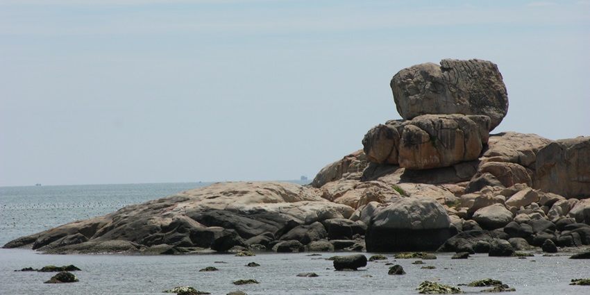 A serene view of Hon Chong Beach, one of the most picturesque beaches in Nha Trang.