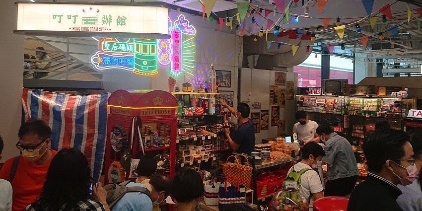 Hong Kong market, one of the best places to visit in Siliguri for couples, offers great shopping options.