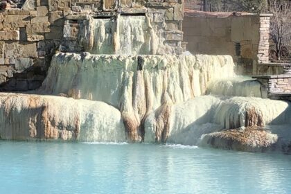 Beautiful image of naturally formed Vashist hot spring near the Vashist Temple