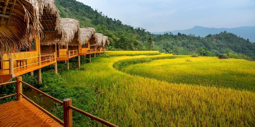 Beautiful image of a scenic resort situated in the hills of the majestic mountain