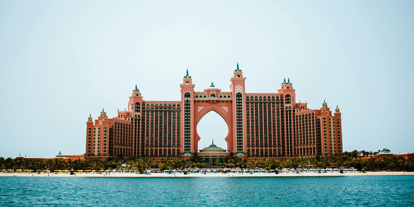 Enjoy a candlelit dinner at Ossiano at Atlantis, The Palm on Valentine’s Day in Dubai.